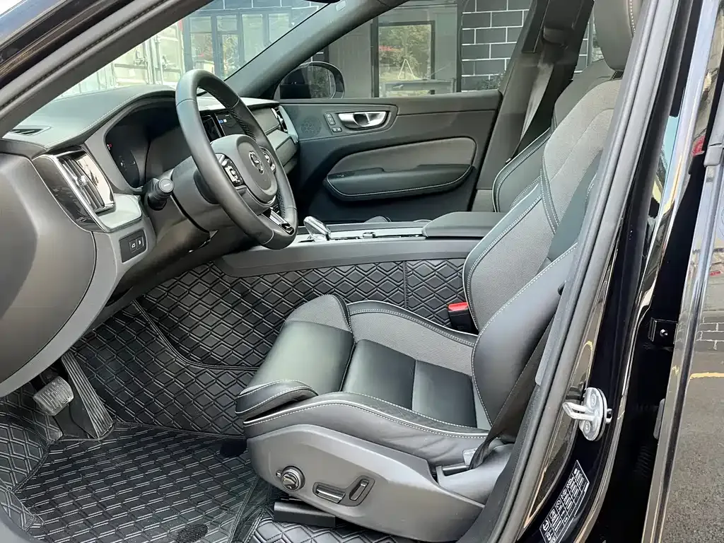 Volvo XC60 PHEV 2025 из CN, фото 7