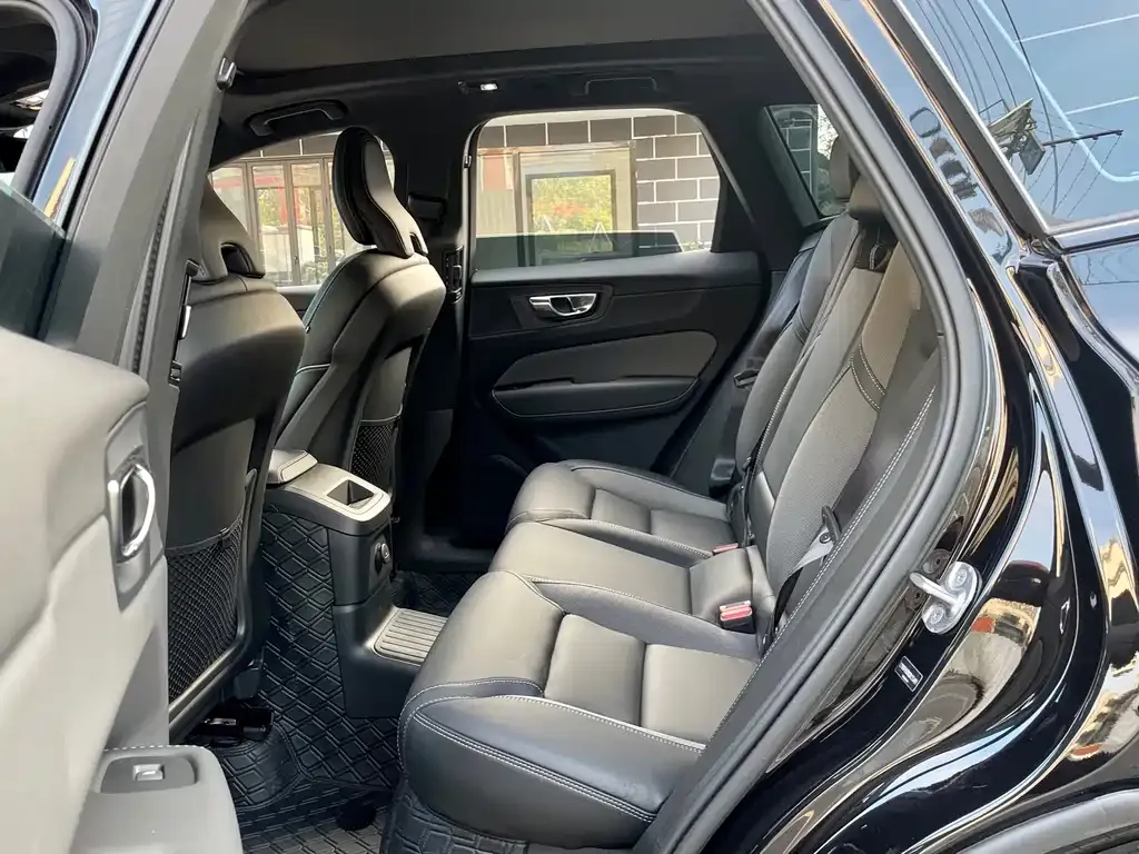Volvo XC60 PHEV 2025 из CN, фото 5