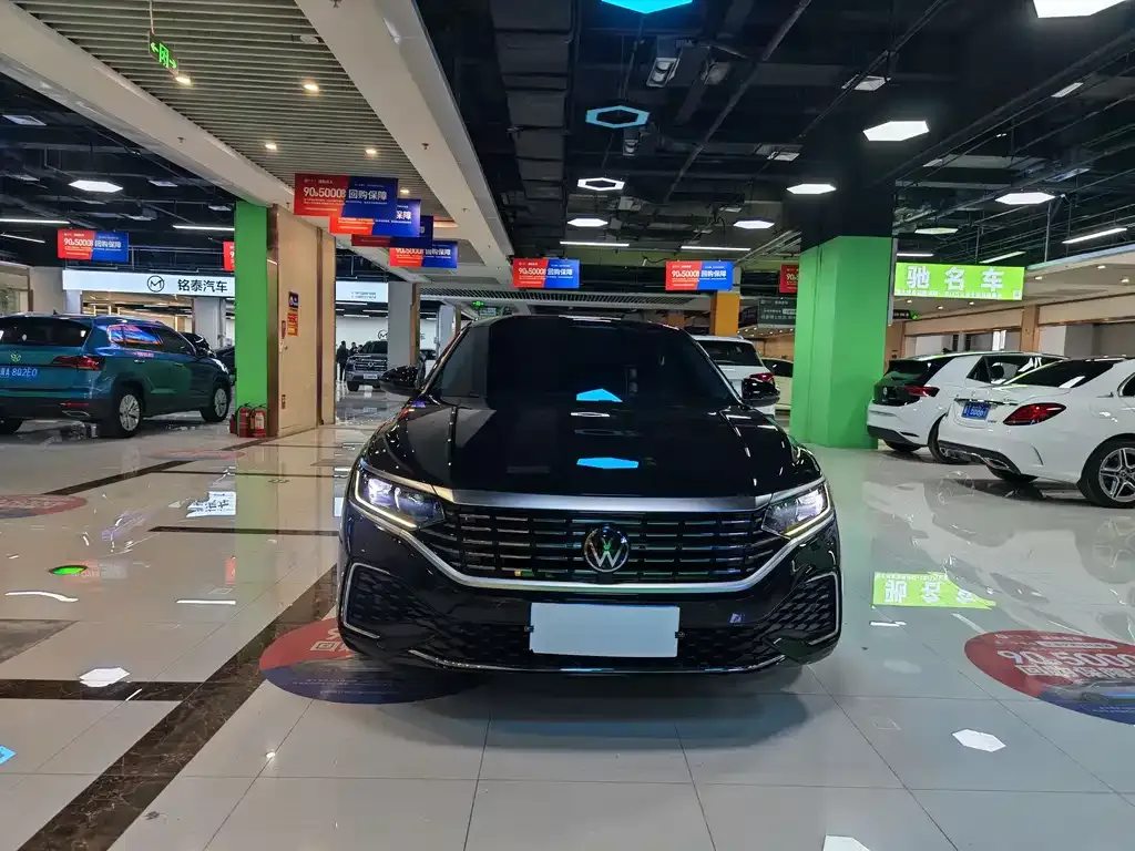 Volkswagen Passat 2022 из CN, фото 2