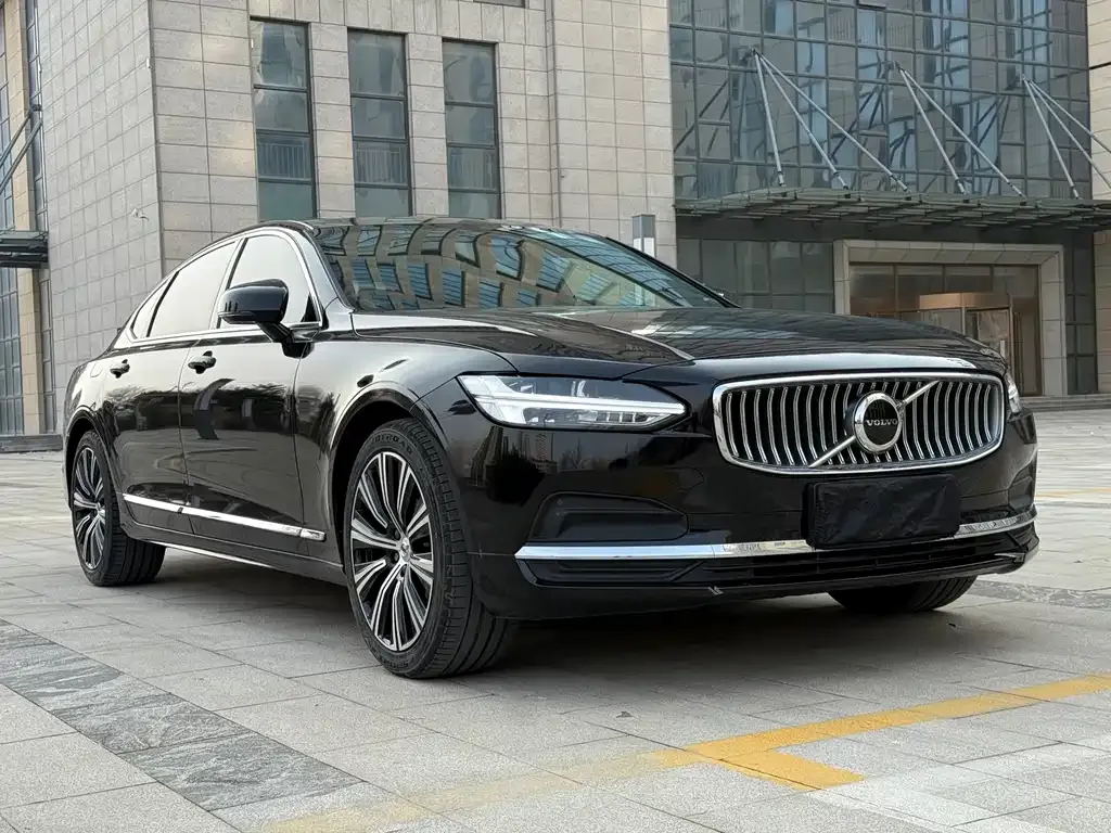 Volvo S90 — фото 1