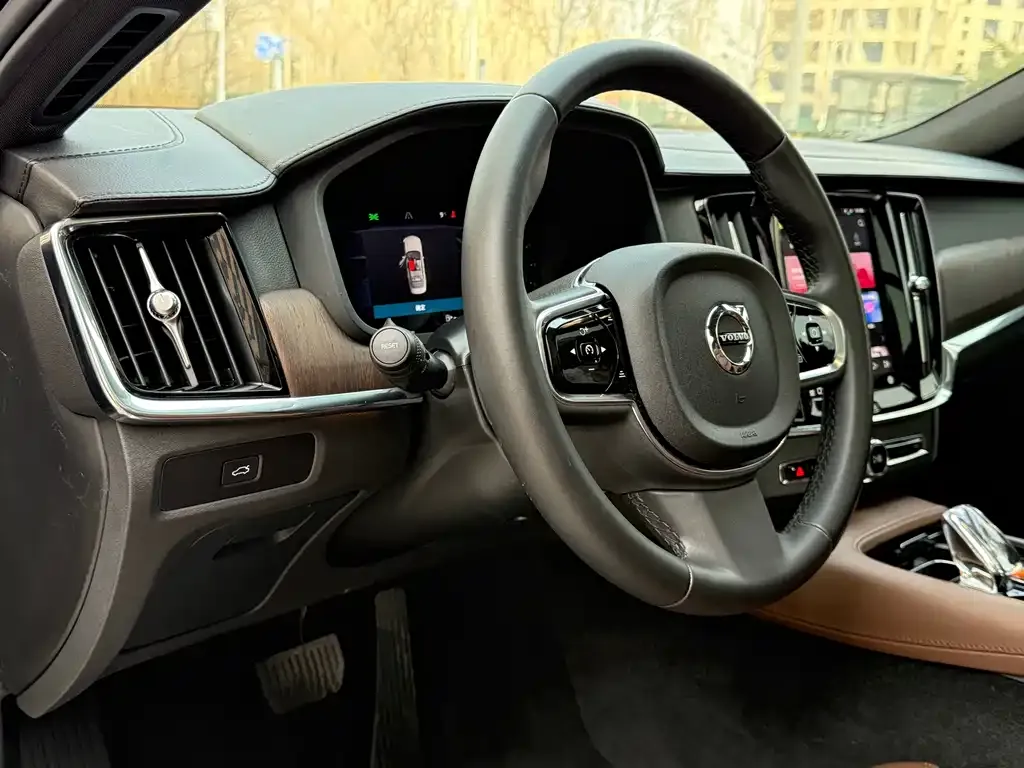 Volvo S90 — фото 3