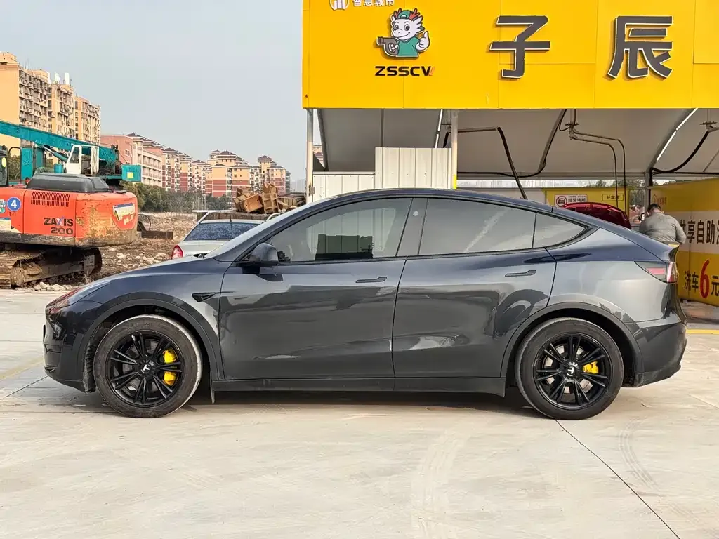 Tesla Model Y — фото 7