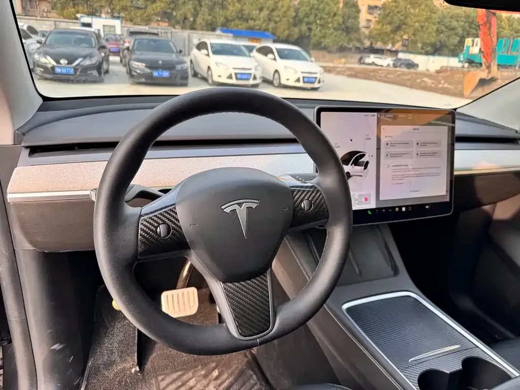 Tesla Model Y — фото 4