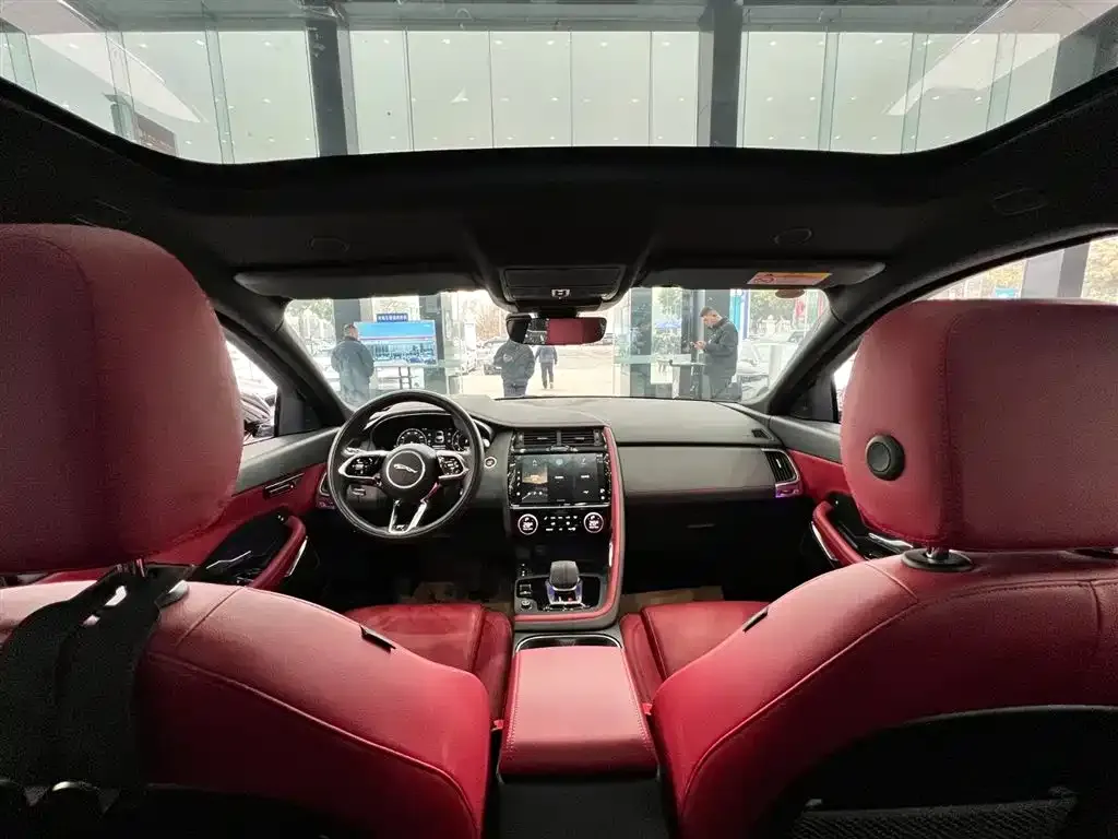 Jaguar E-PACE — фото 9