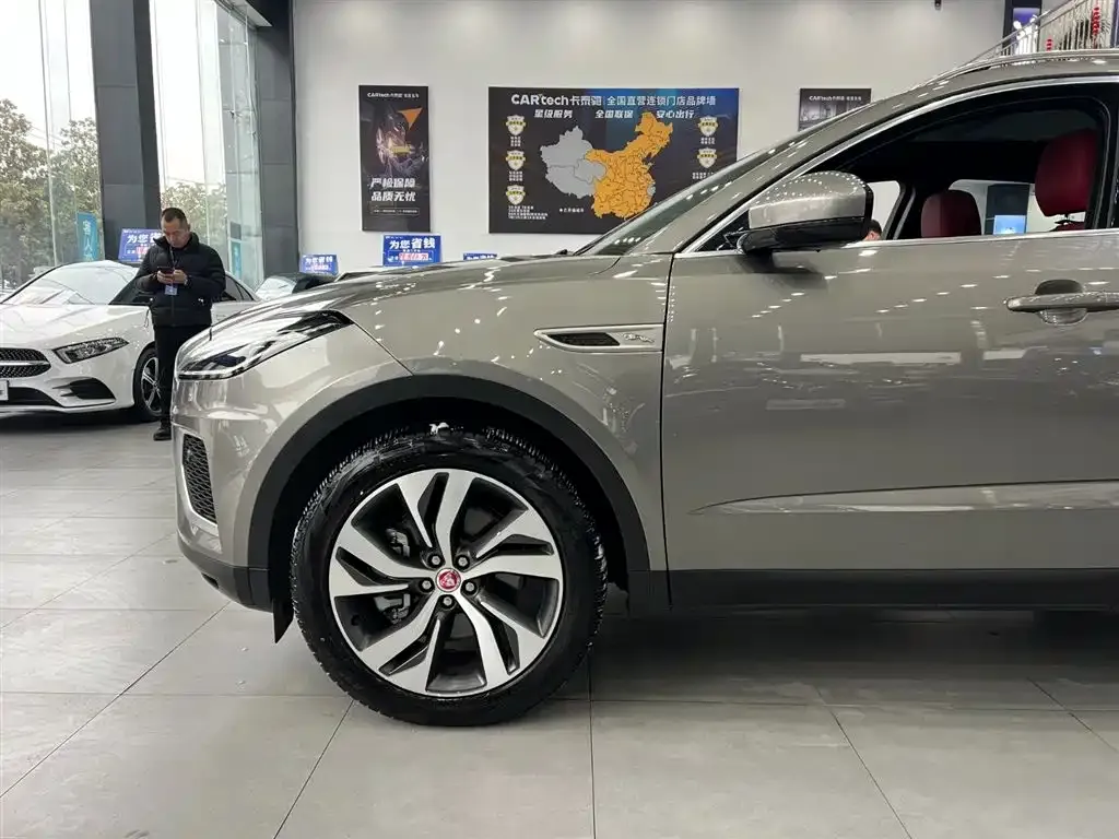 Jaguar E-PACE — фото 6