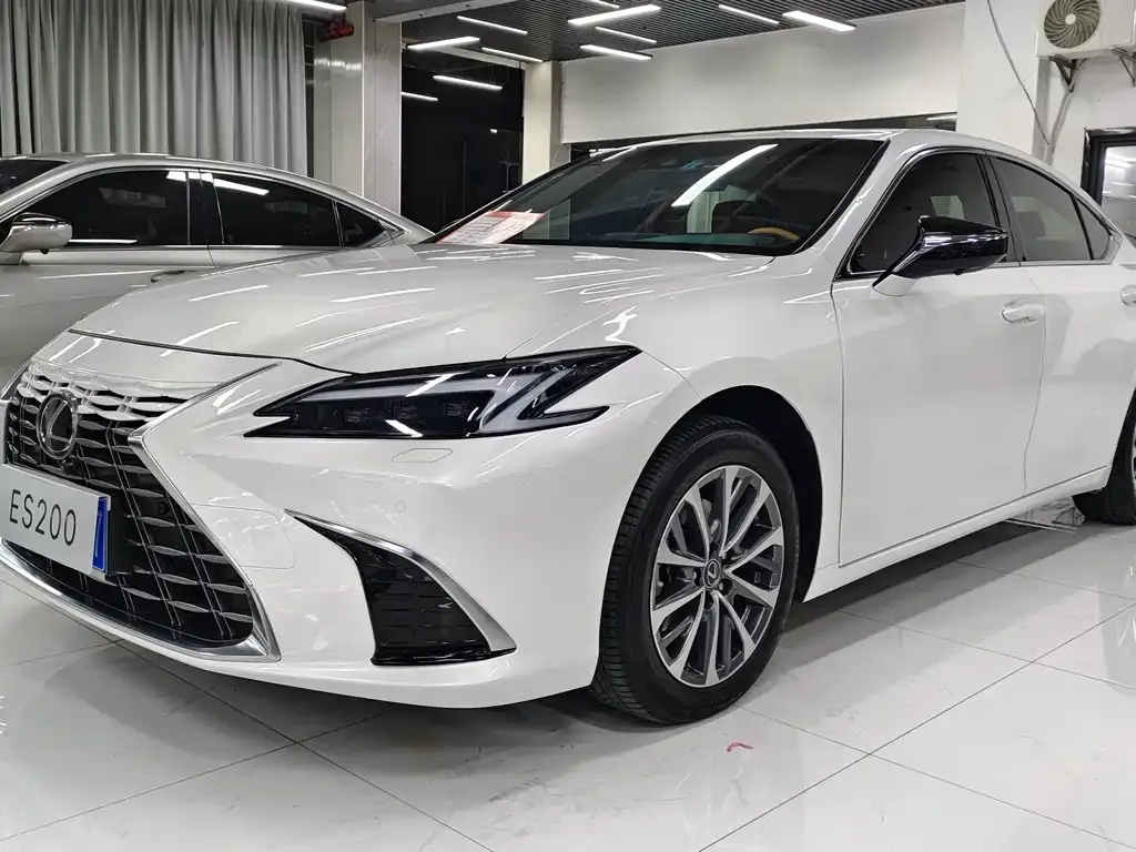 Lexus ES — фото 1