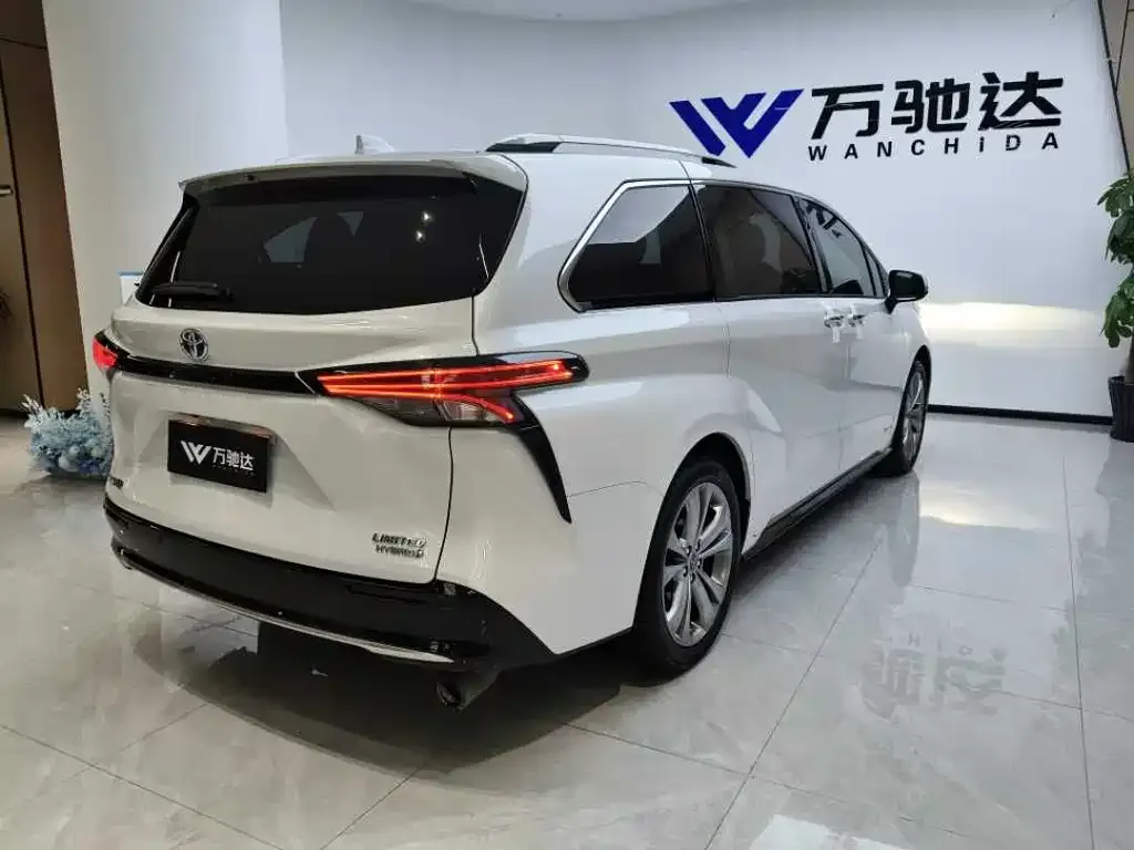 Toyota Sienna 2022 из CN, фото 3