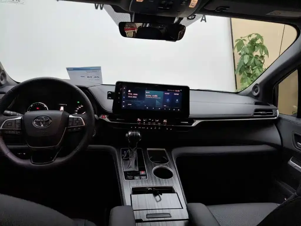Toyota Sienna 2022 из CN, фото 2