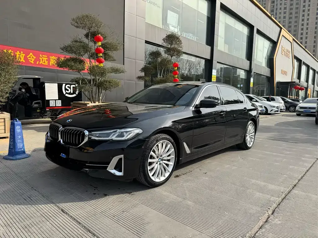BMW 5 Series — фото 1