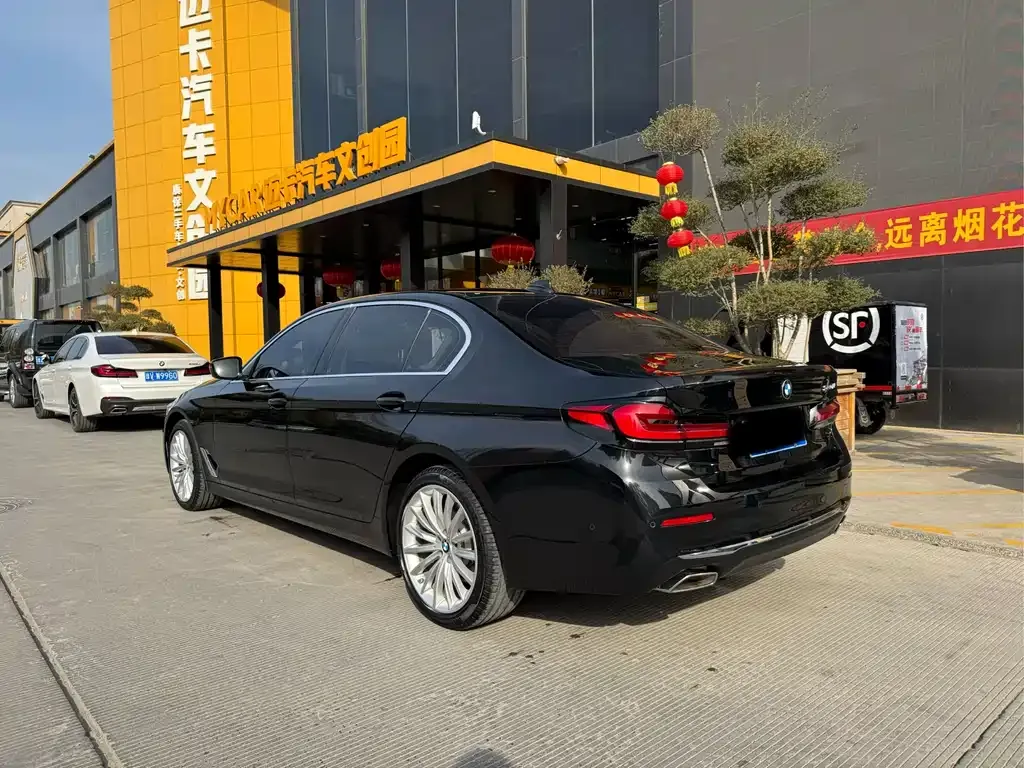 BMW 5 Series — фото 10