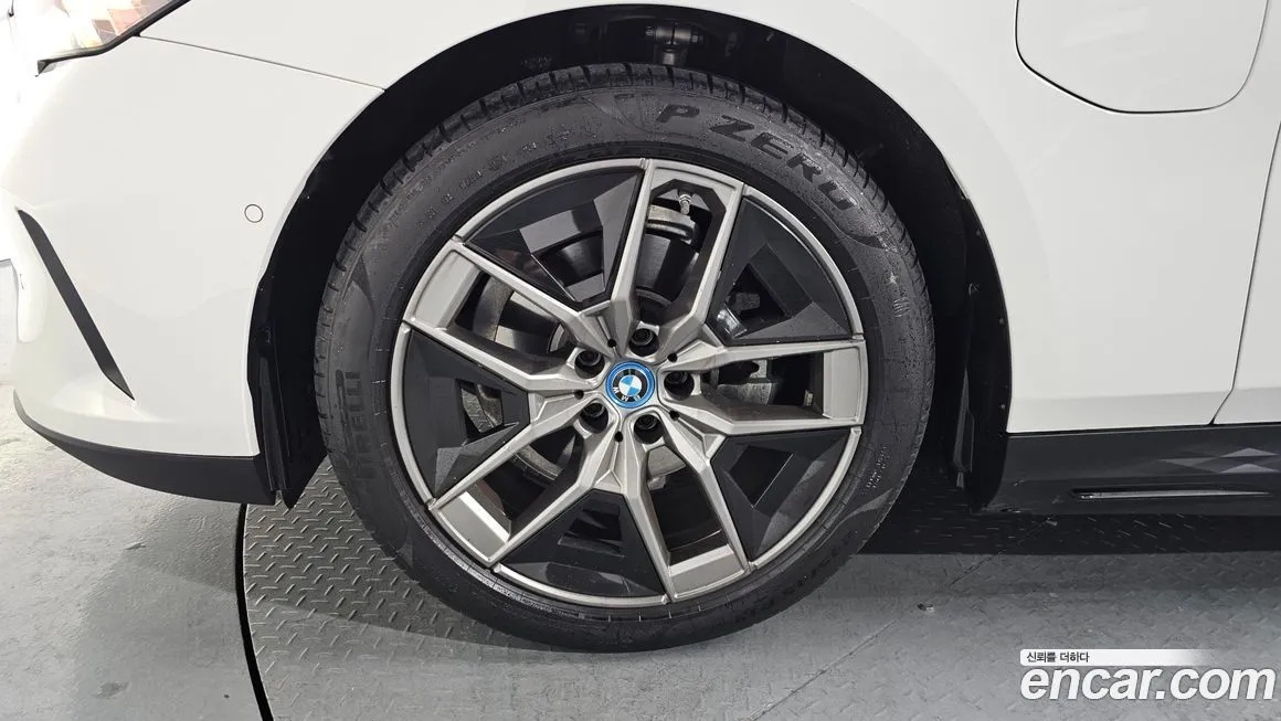 BMW 5-Series 2025 из KR, фото 7