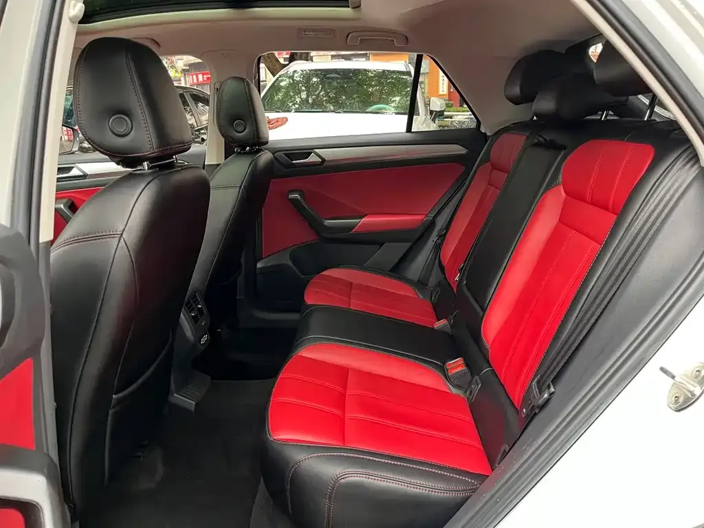 Volkswagen T-Roc 2023 из CN, фото 2