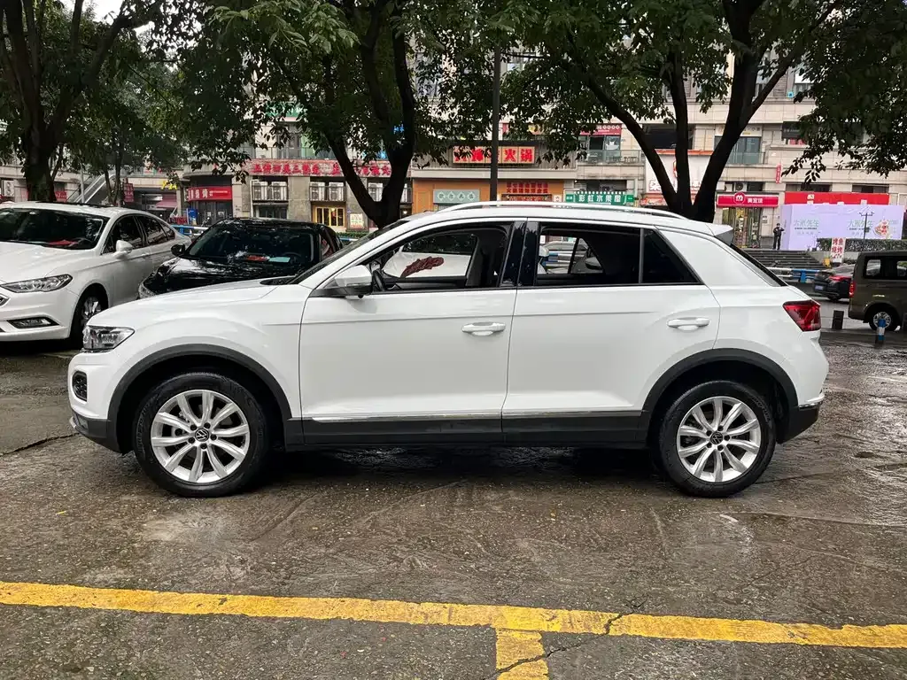 Volkswagen T-Roc 2023 из CN, фото 6