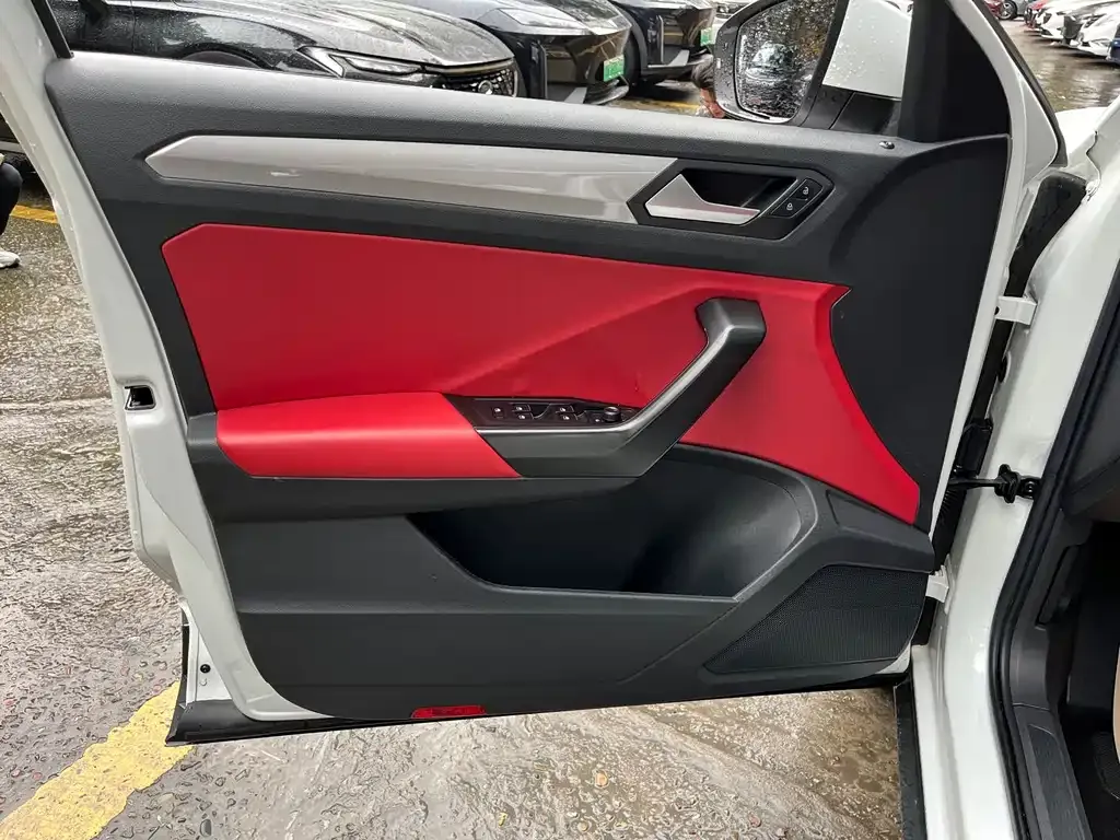 Volkswagen T-Roc 2023 из CN, фото 5
