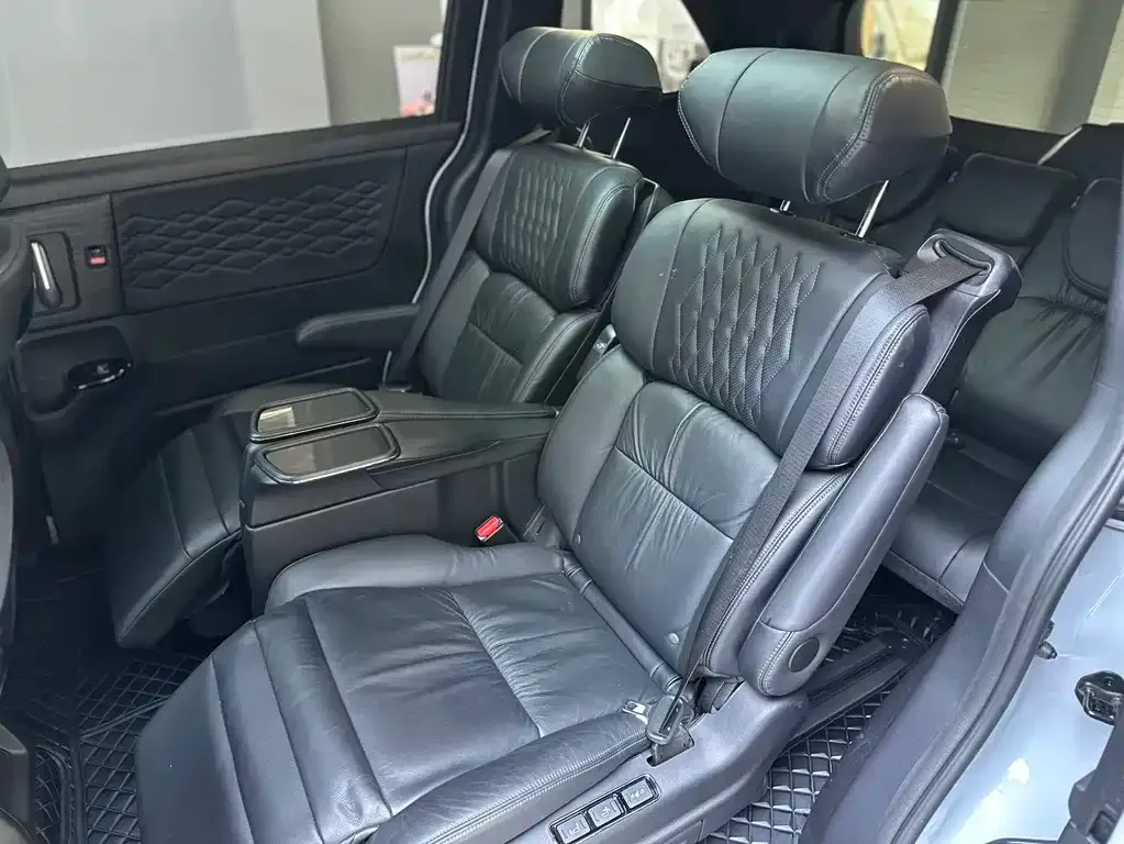 Honda Elysion 2024 из CN, фото 5