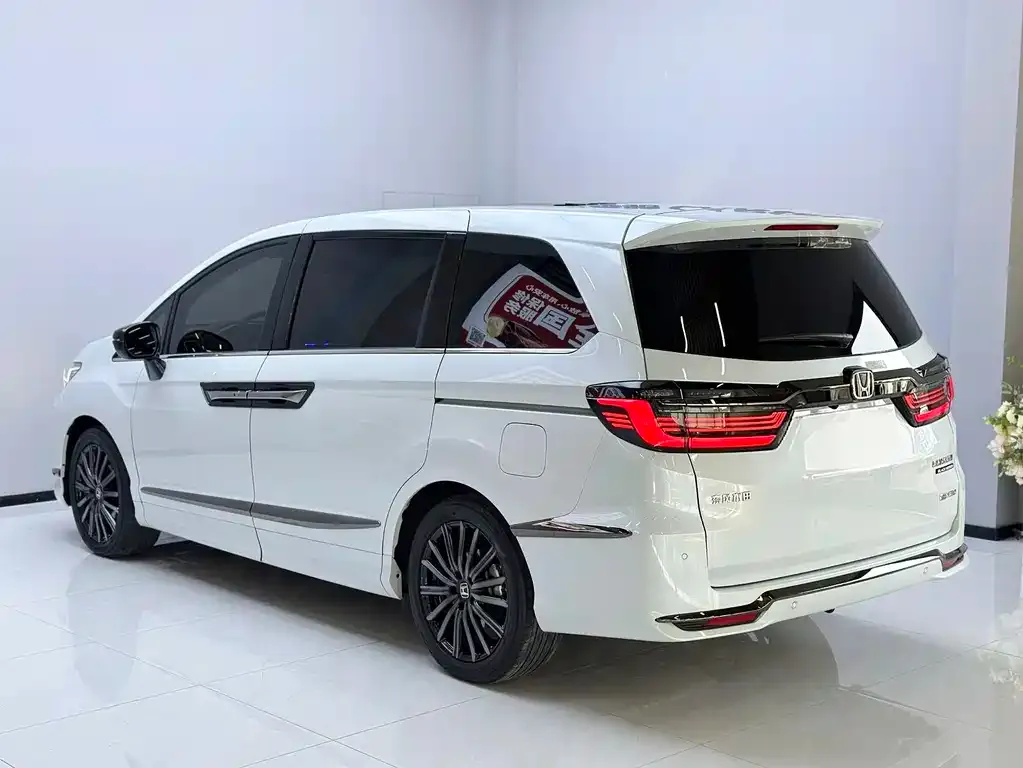 Honda Elysion 2024 из CN, фото 7