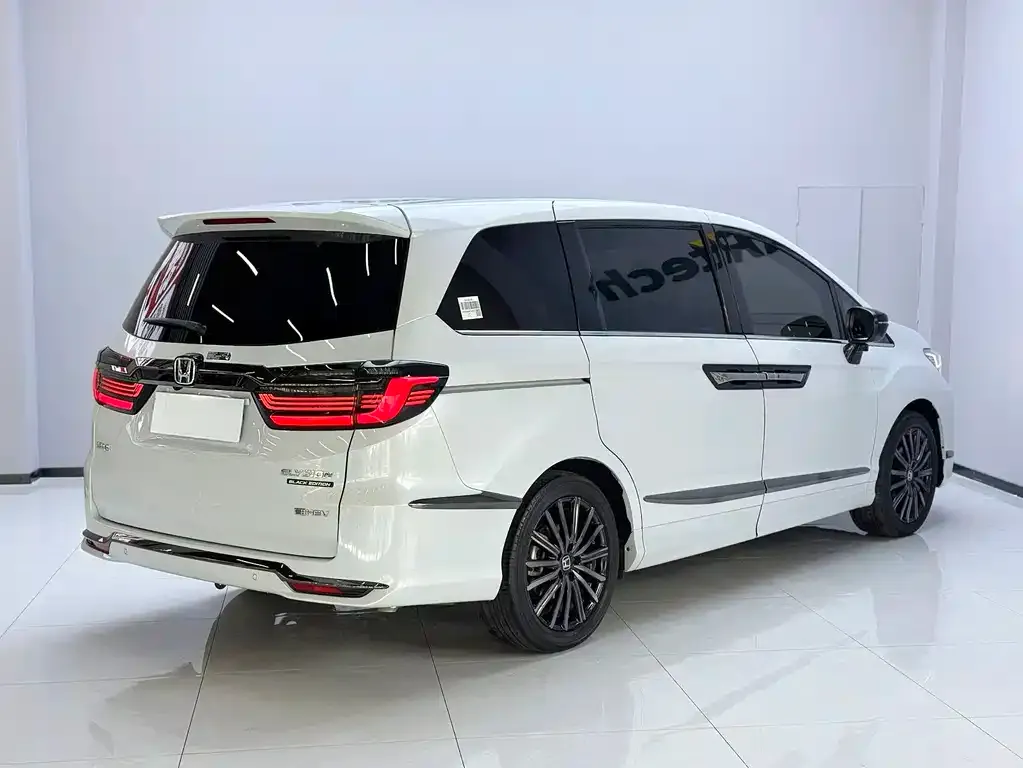 Honda Elysion 2024 из CN, фото 8