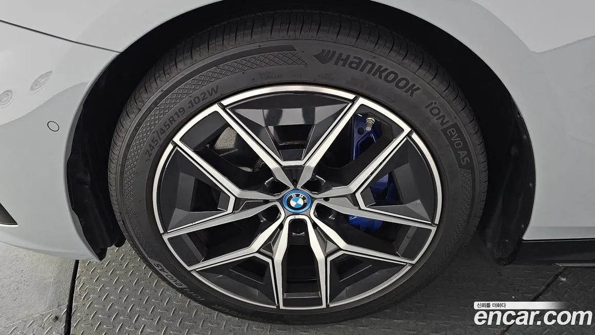 BMW i5 — фото 9