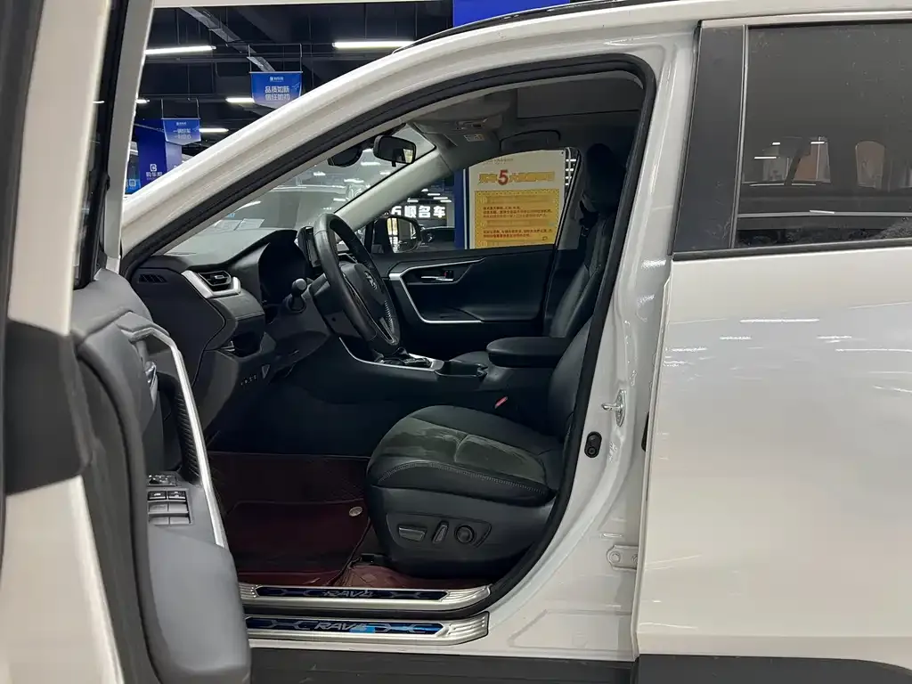 Toyota RAV4 2024 из CN, фото 9
