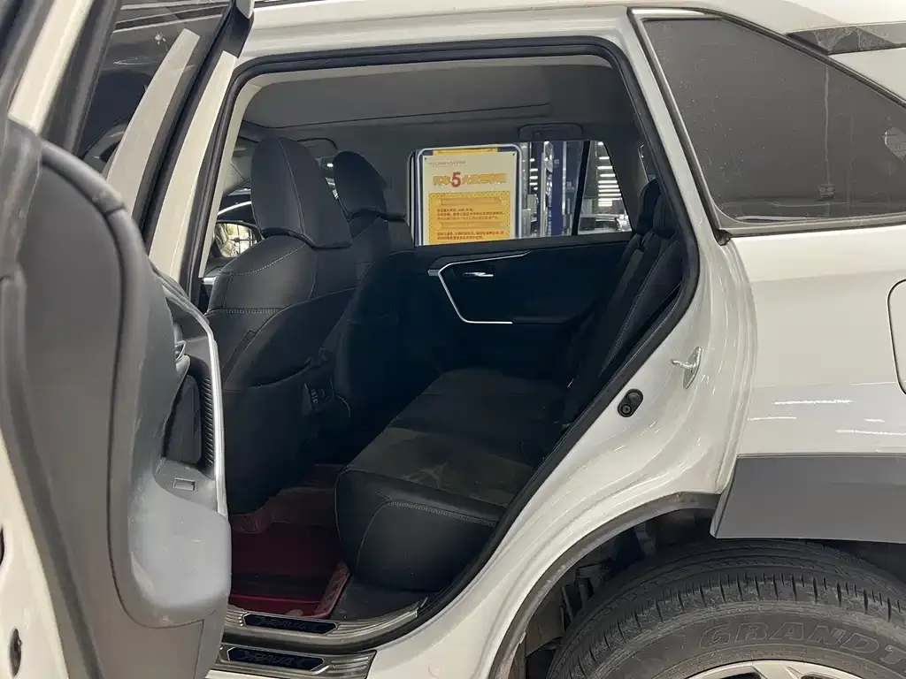 Toyota RAV4 2024 из CN, фото 7