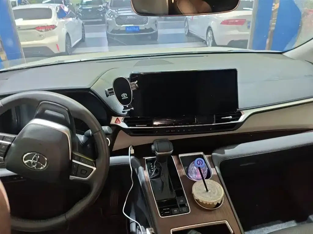 Toyota Sienna 2025 из CN, фото 2