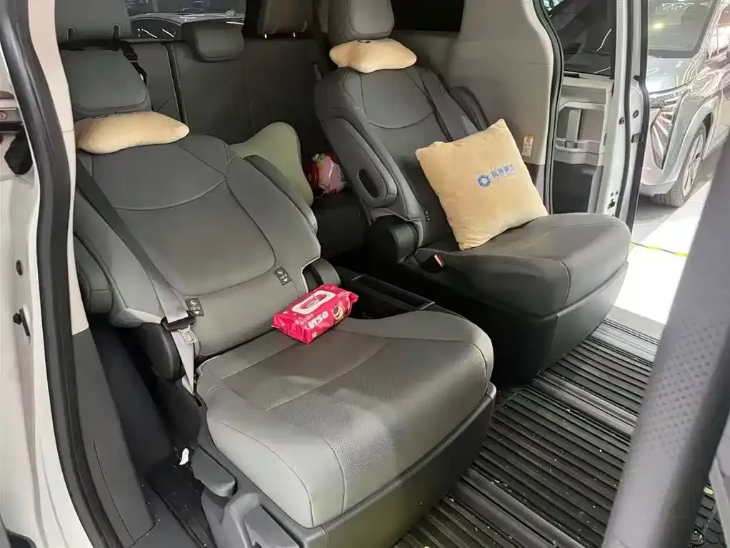 Toyota Sienna 2025 из CN, фото 5