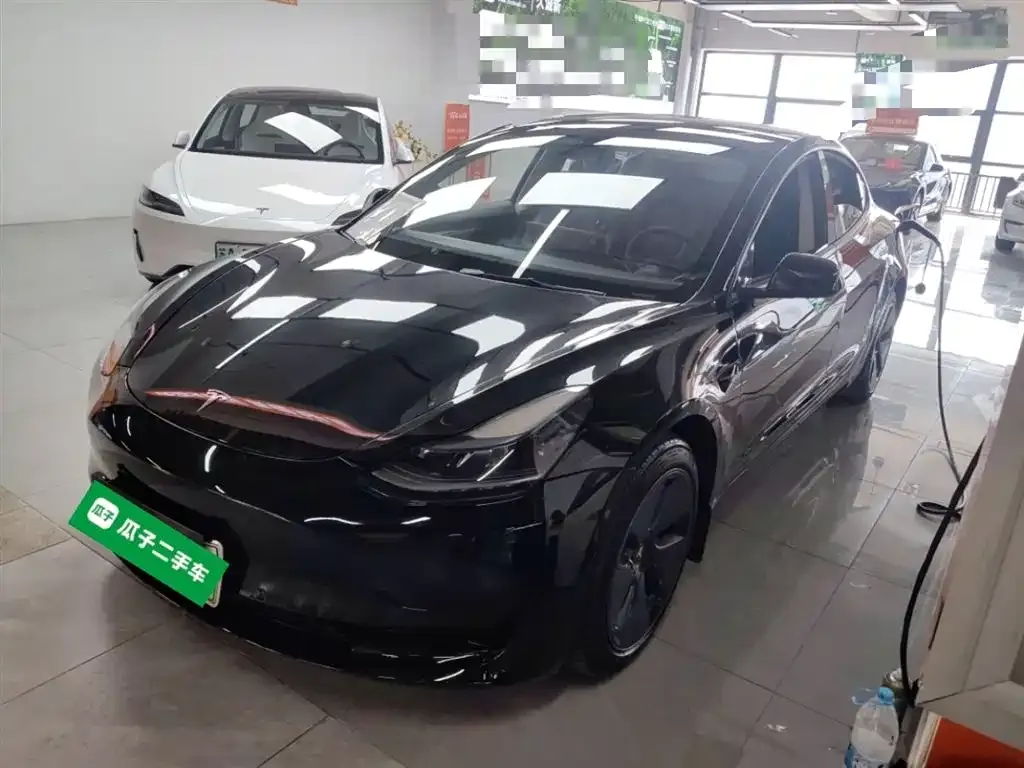 Tesla Model 3 — фото 1