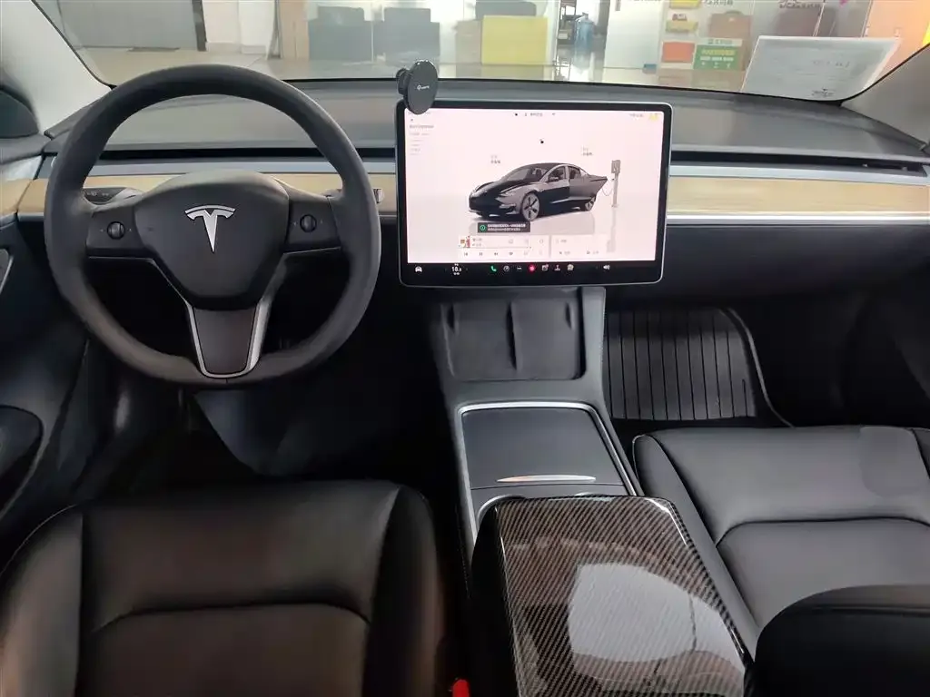 Tesla Model 3 — фото 4