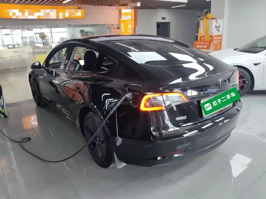 Tesla Model 3 — фото 10