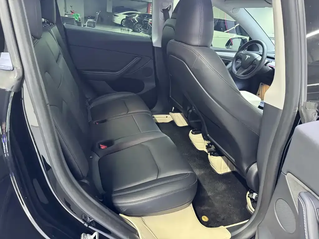 Tesla Model Y 2023 из CN, фото 2