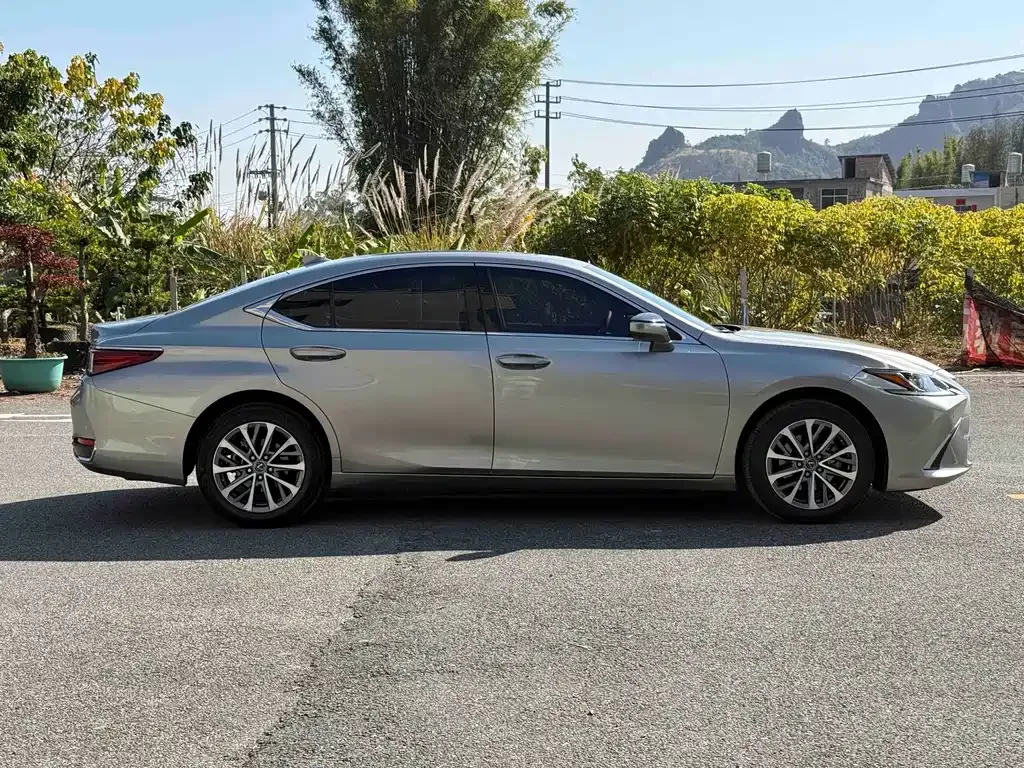 Lexus ES — фото 9