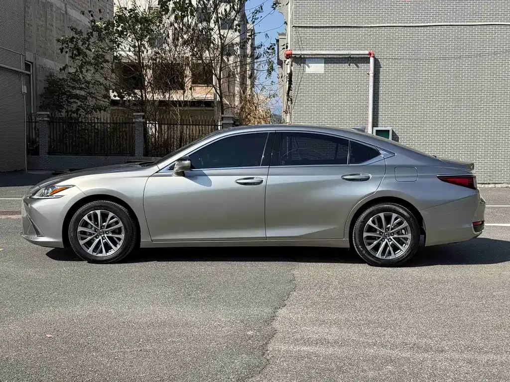 Lexus ES — фото 10