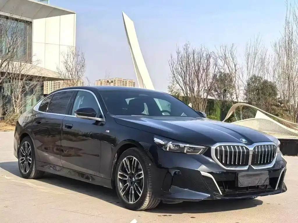 BMW 5 Series — фото 4