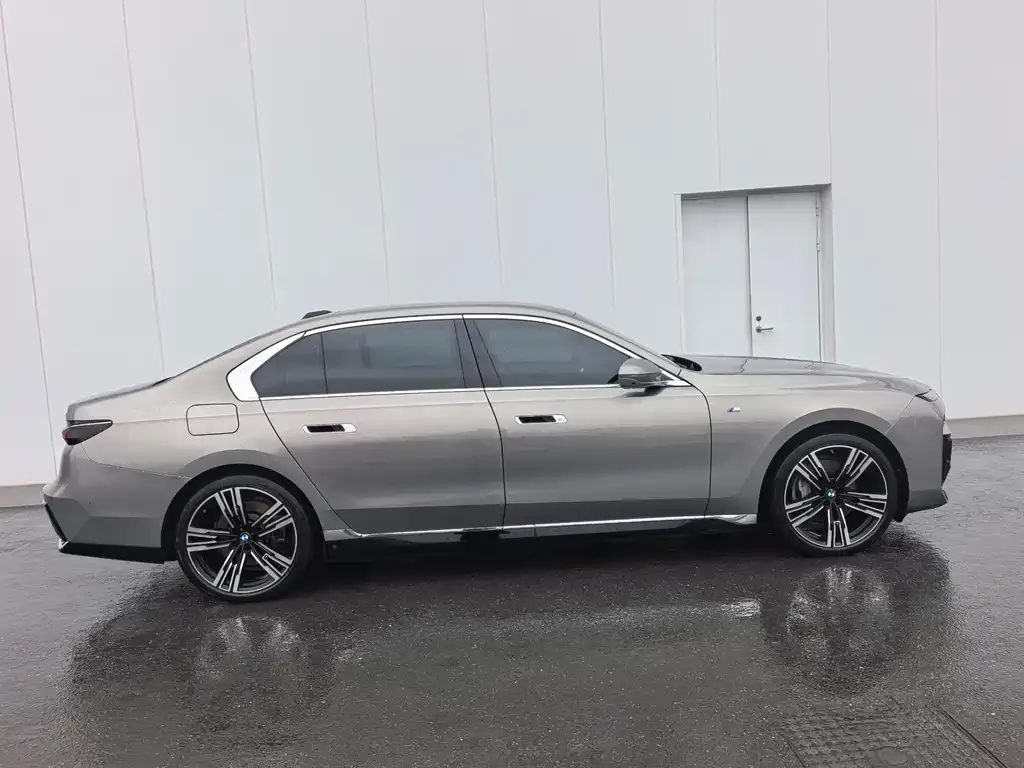 BMW i7 2023 из CN, фото 2