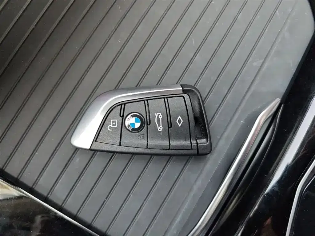 BMW X3 — фото 9