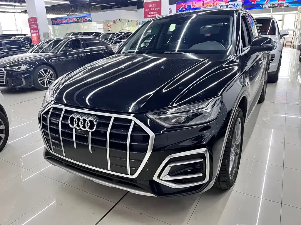 Audi Q5L — фото 1