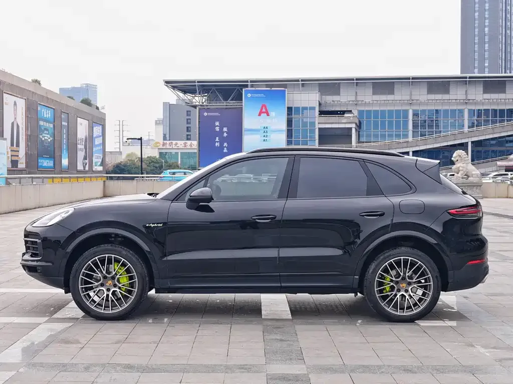 Porsche Cayenne Hybrid 2023 из CN, фото 2