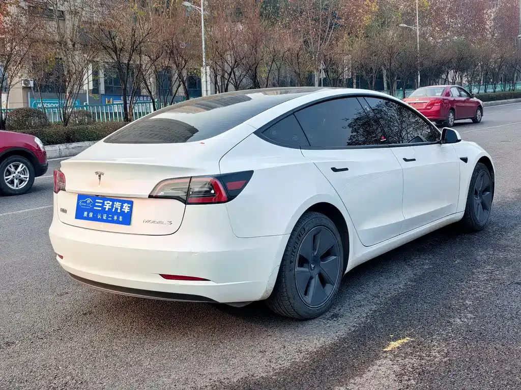 Tesla Model 3 — фото 7