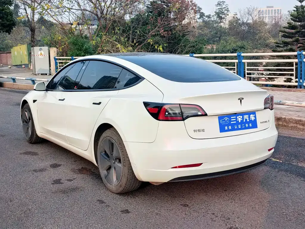 Tesla Model 3 — фото 10