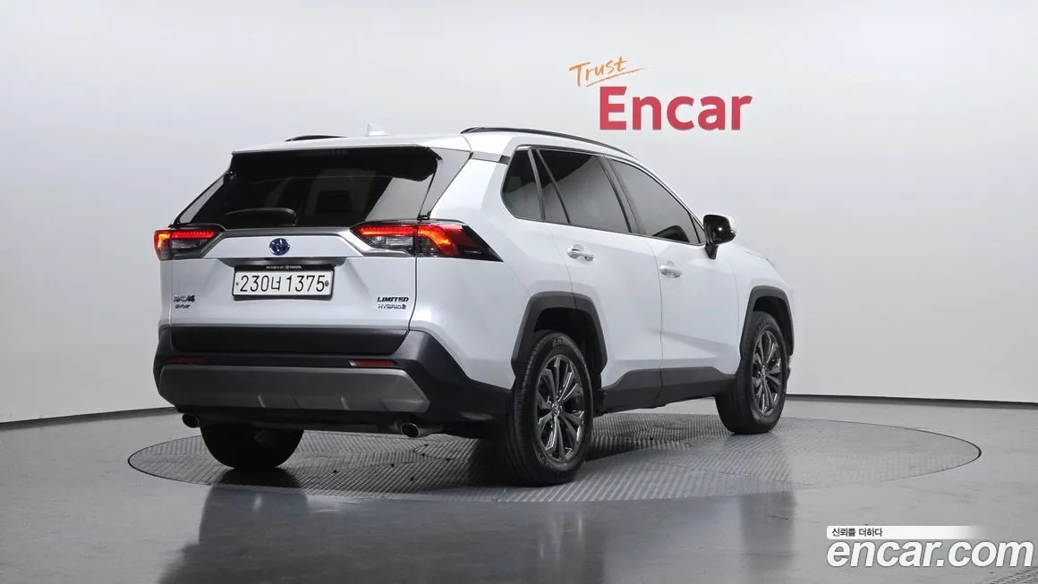 Toyota RAV4 2023 из KR, фото 2