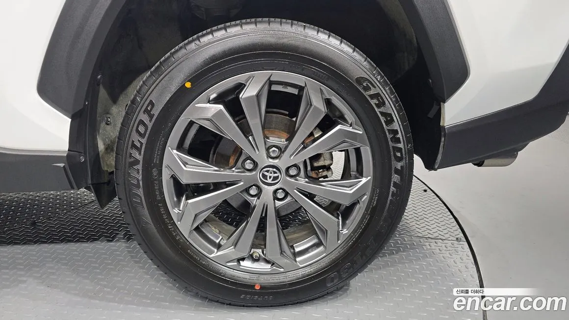 Toyota RAV4 2023 из KR, фото 4