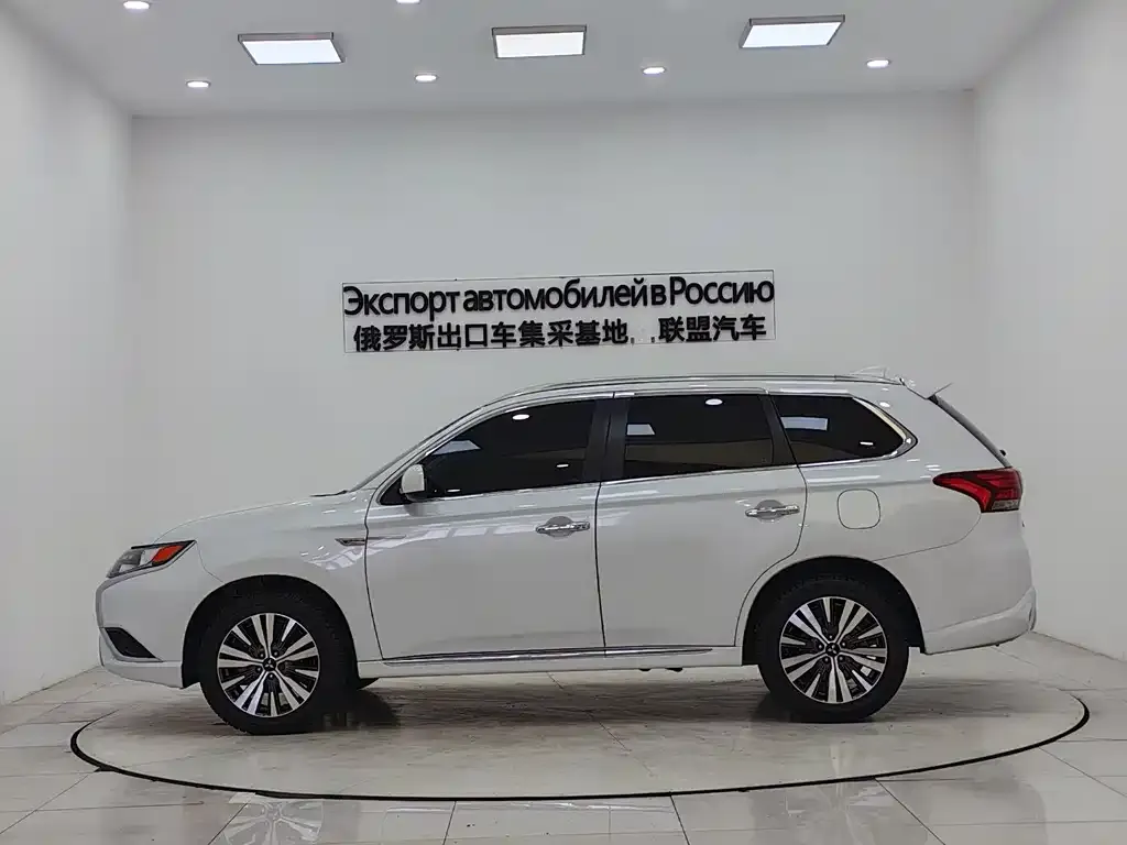 Mitsubishi Outlander 2021 из CN, фото 4