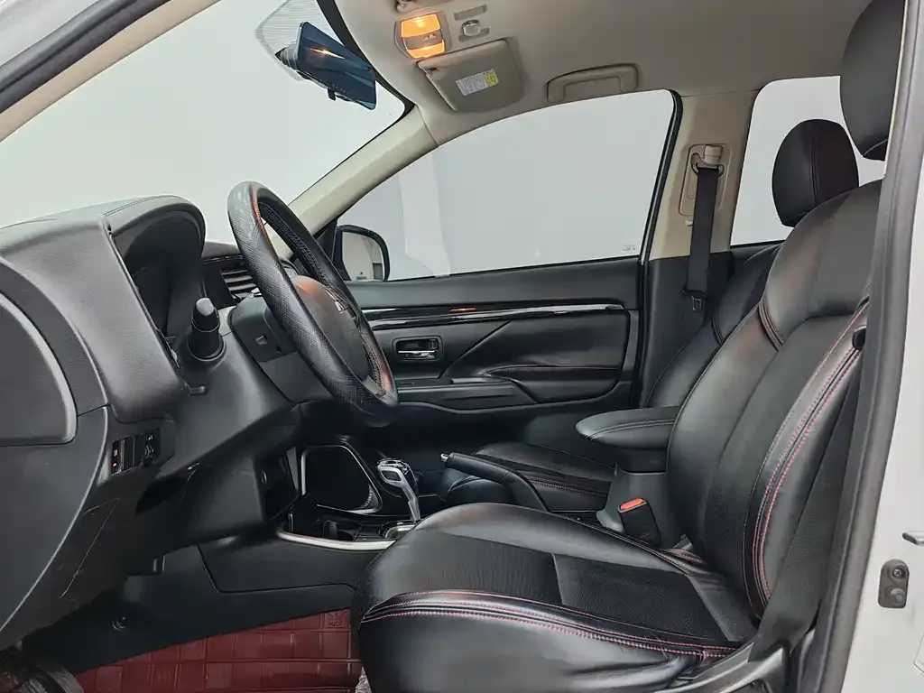 Mitsubishi Outlander 2021 из CN, фото 10
