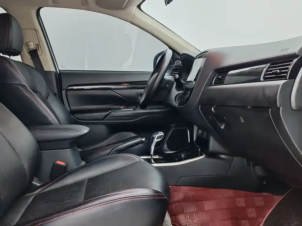 Mitsubishi Outlander 2021 из CN, фото 9