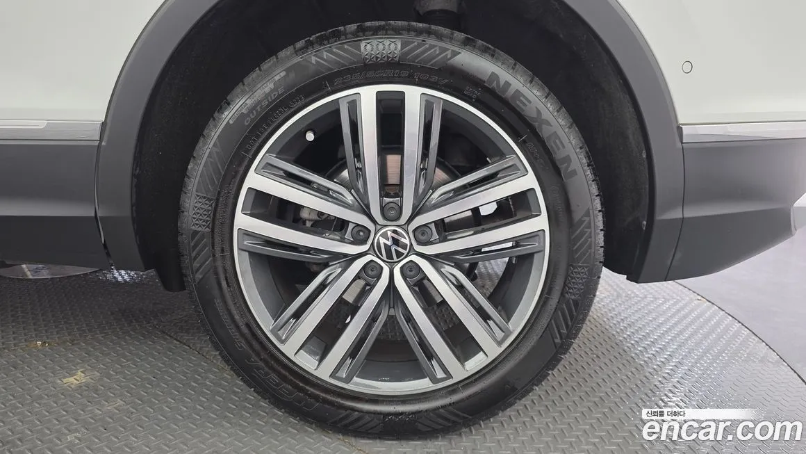 Volkswagen Tiguan — фото 4