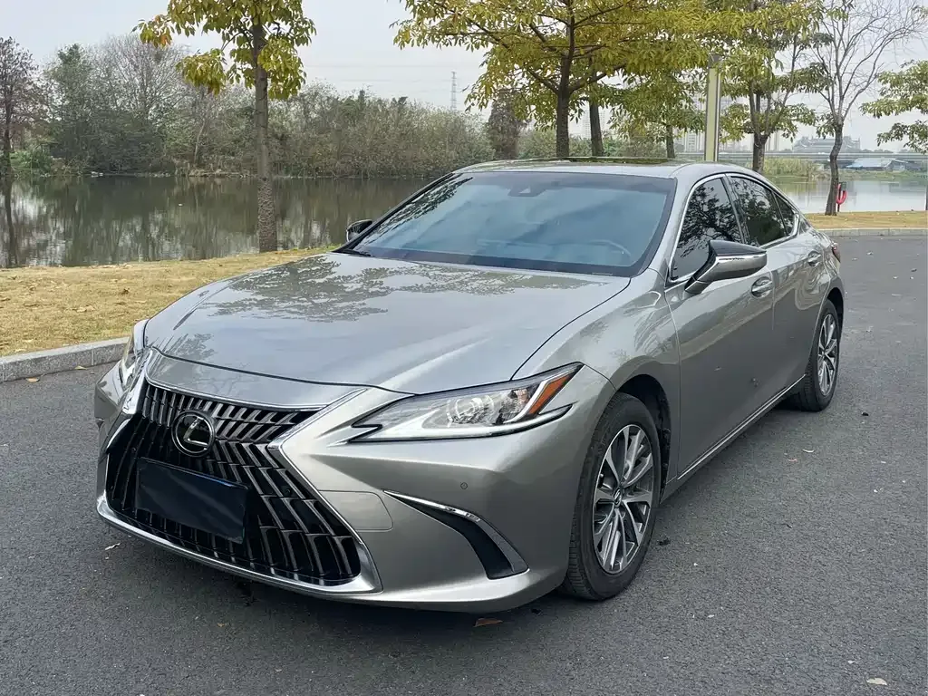 Lexus ES — фото 1
