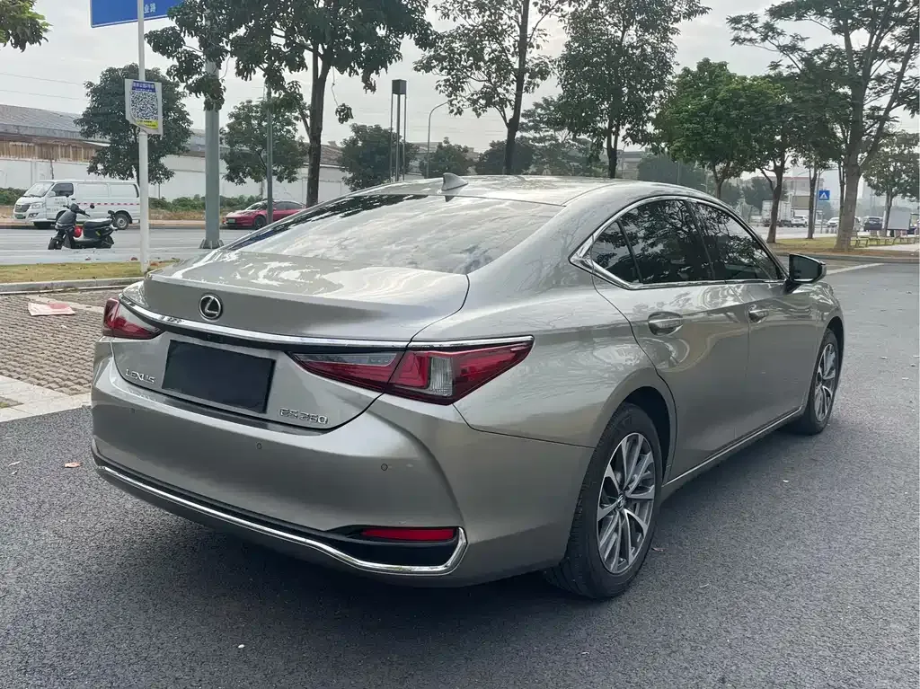 Lexus ES — фото 3