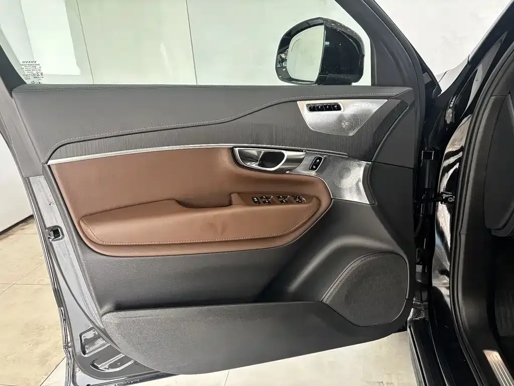 Volvo XC90 — фото 10