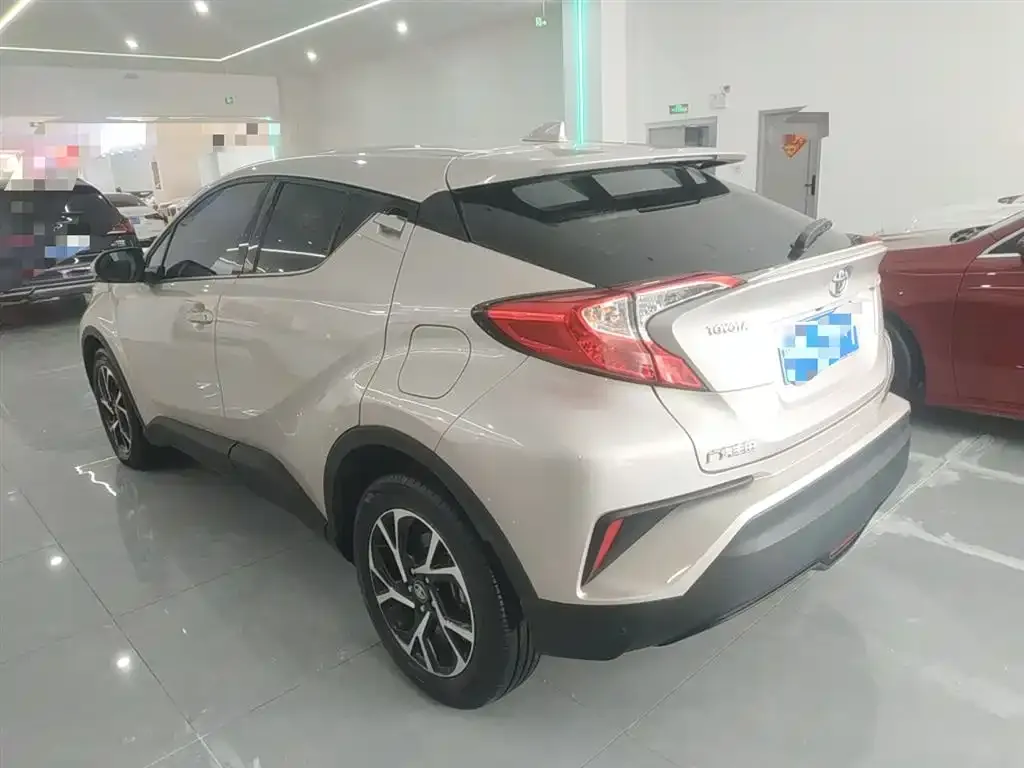 Toyota C-HR — фото 10