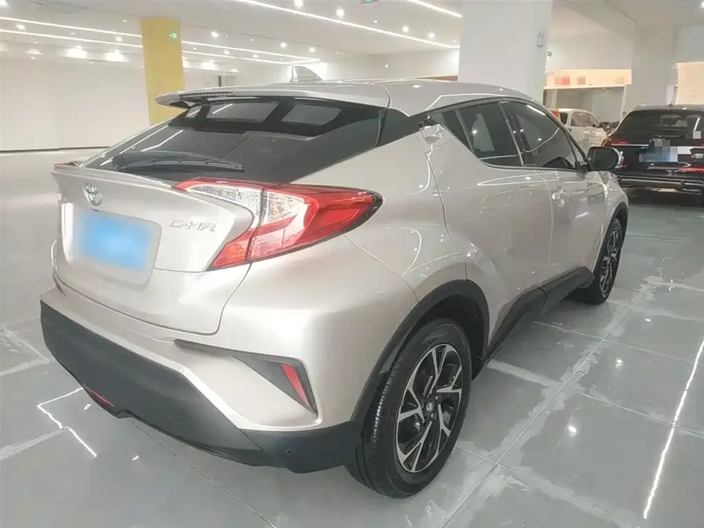 Toyota C-HR — фото 7